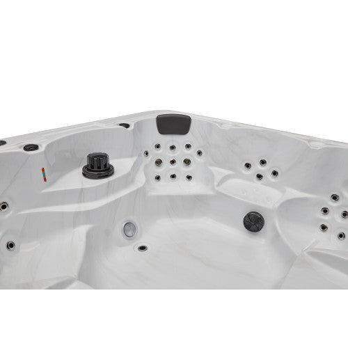 Denali 7-Person Hot Tub