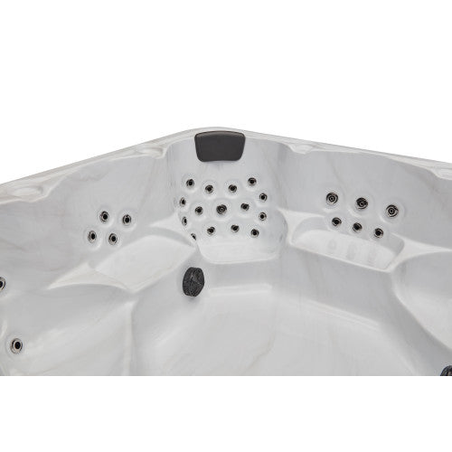 Denali 7-Person Hot Tub